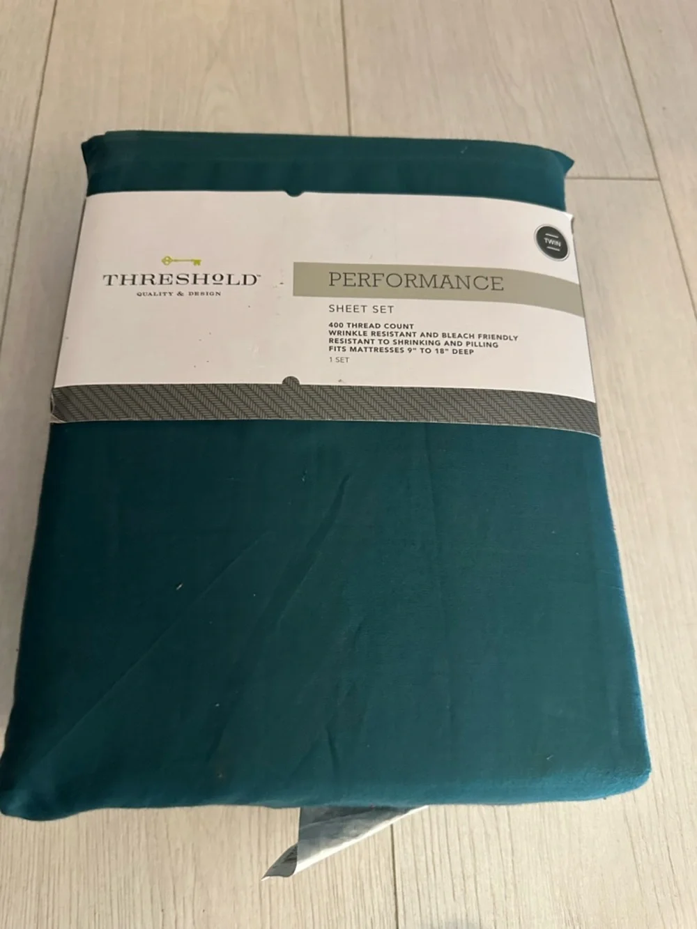 New Threshold performance twin bed sheet set- 400 thread count